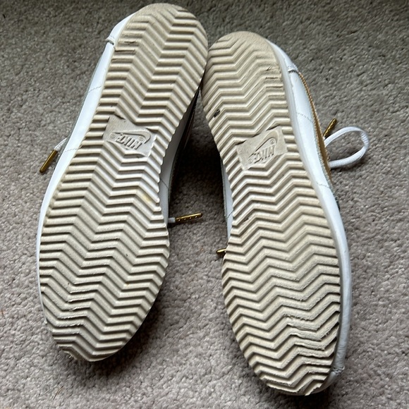 Nike white leather tennis or cheerleading sneakers - Picture 8 of 13